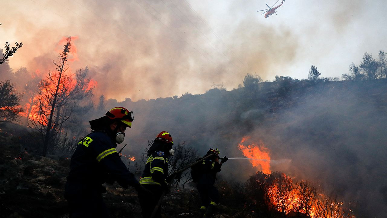Atina çevresindeki orman yangını kontrolden çıktı, bazı bölgelerde halk tahliye edildi - Sayfa 1