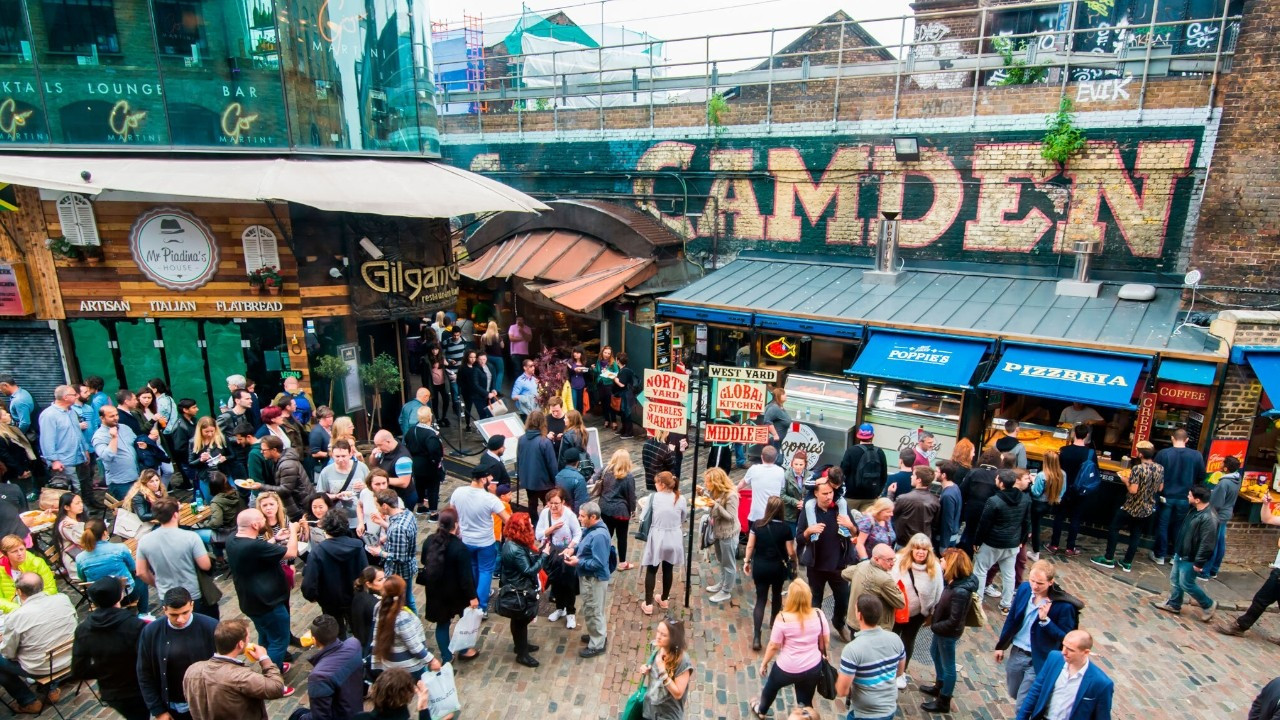 Londra'nın tarihi pazarı Camden Market satışa çıkarıldı