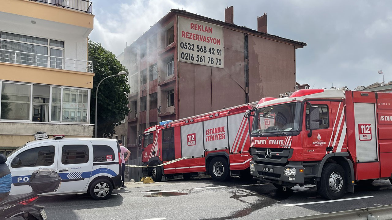 Kadıköy’de Yeldeğirmeni’nde boş binada yangın