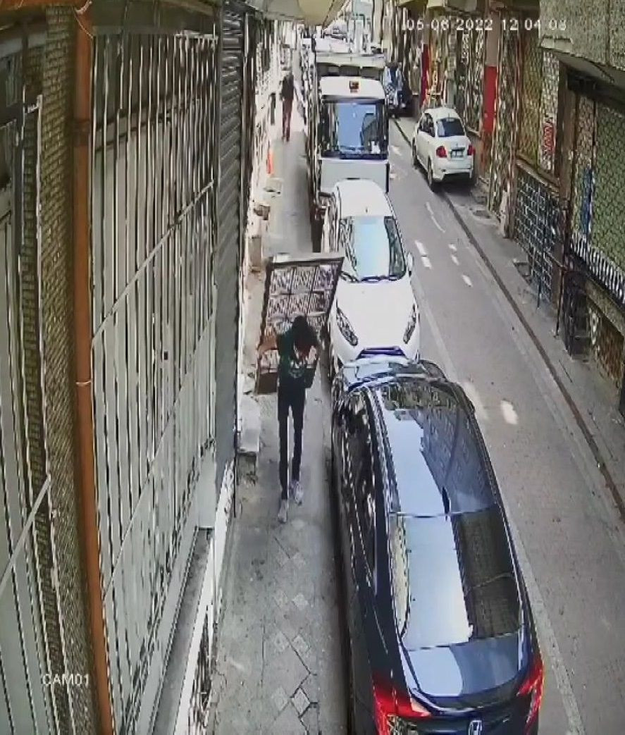 Zeytinburnu'nda apartman kapısı çalındı: Hırsız gelip bizi yataktan da alabilir - Sayfa 2
