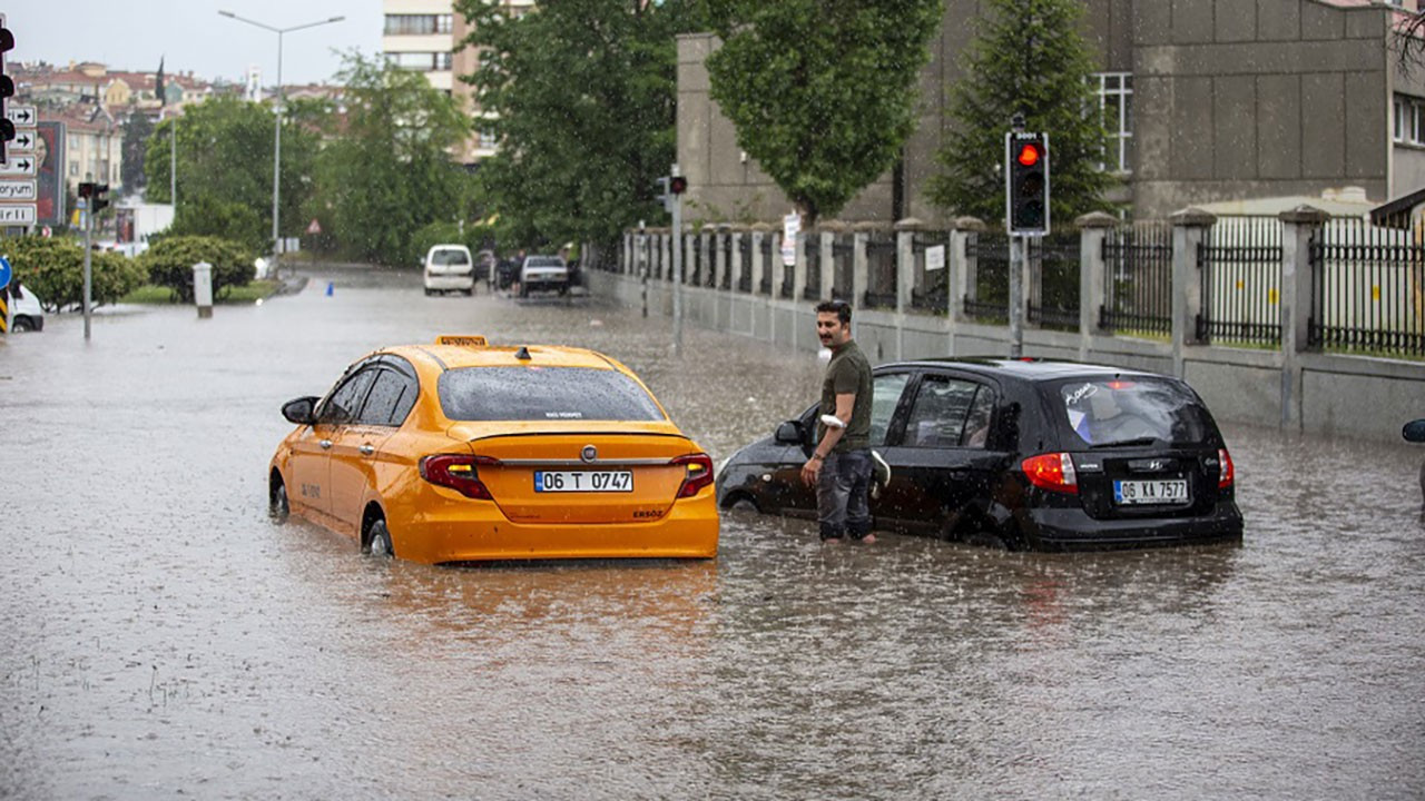 Ankara’da dört günde yağış nedeniyle 250 ağaç devrildi