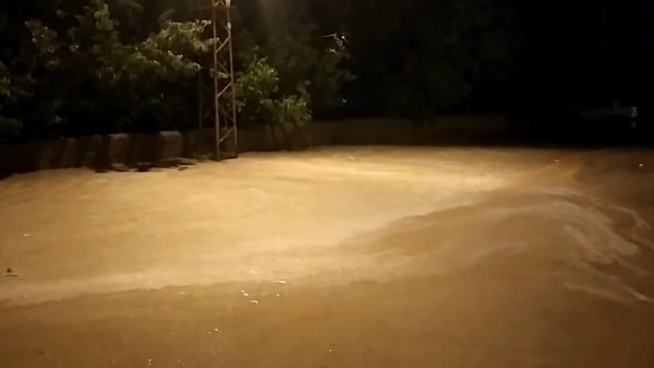 Sel nedeniyle Sivas-Kayseri karayolu kapandı