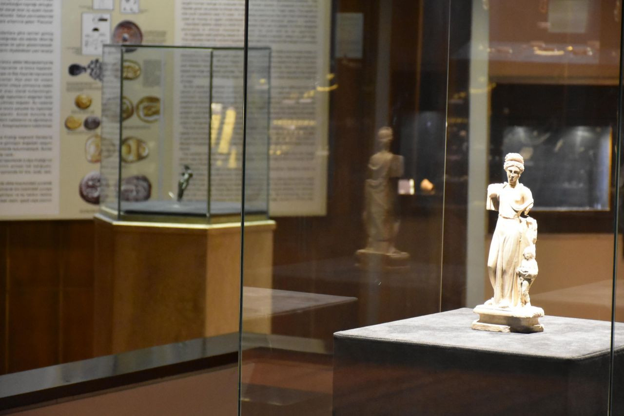 2 bin 500 yıllık 'Afrodit' heykelcikleri ilk kez sergilendi - Sayfa 1