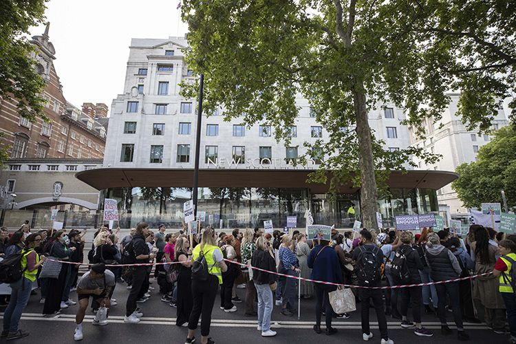 Londra'da polis cinayetlerine tepki: Irkçılık ve kadın düşmanlığına son - Sayfa 3