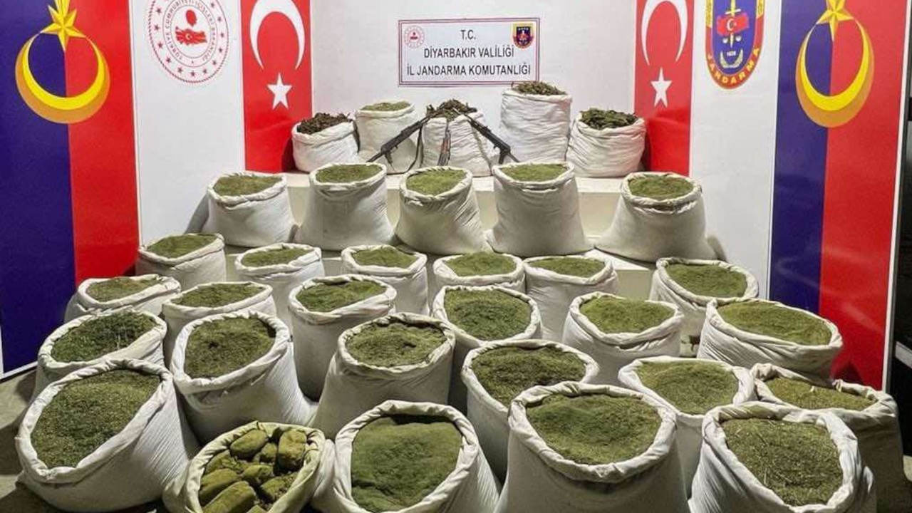 Diyarbakır'da 989 kilo toz esrar yakalandı