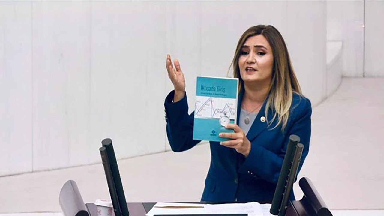 CHP'li Kılıç'tan Bakan Nebati'ye 'İktisada Giriş' kitabı