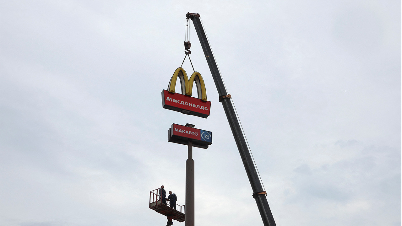 Rusya'daki 'yeni' McDonald's'ın logosu belli oldu