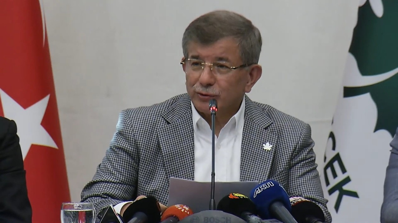 Davutoğlu'ndan 'Kürt sorununda yeni demokratikleşme süreci' açıklaması