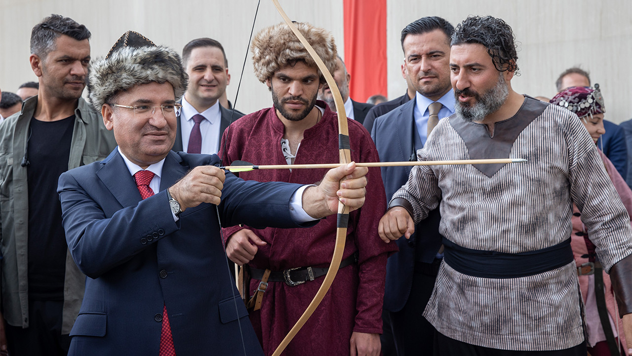 Bozdağ: Kılıçdaroğlu, İzmir'de Atatürkçü, Yozgat'ta milliyetçi