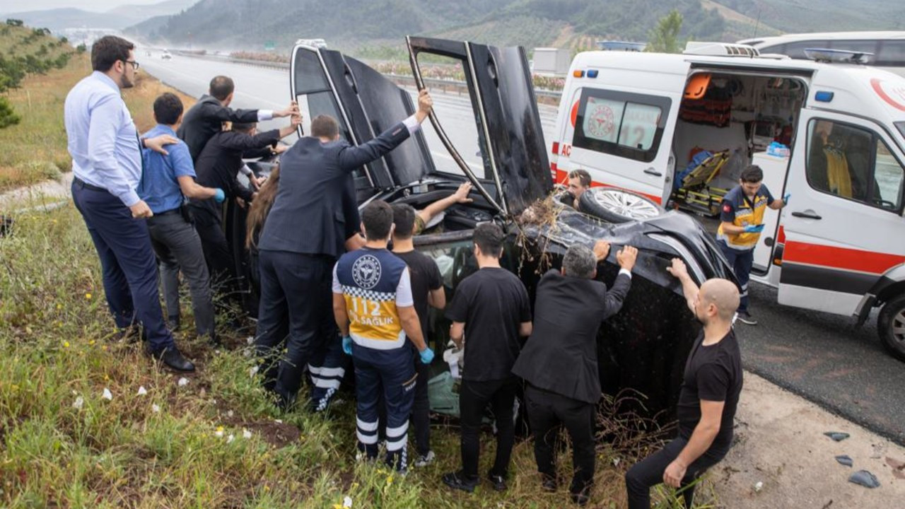 Mustafa Şentop'un koruma ekibi kaza yaptı: 4 yaralı