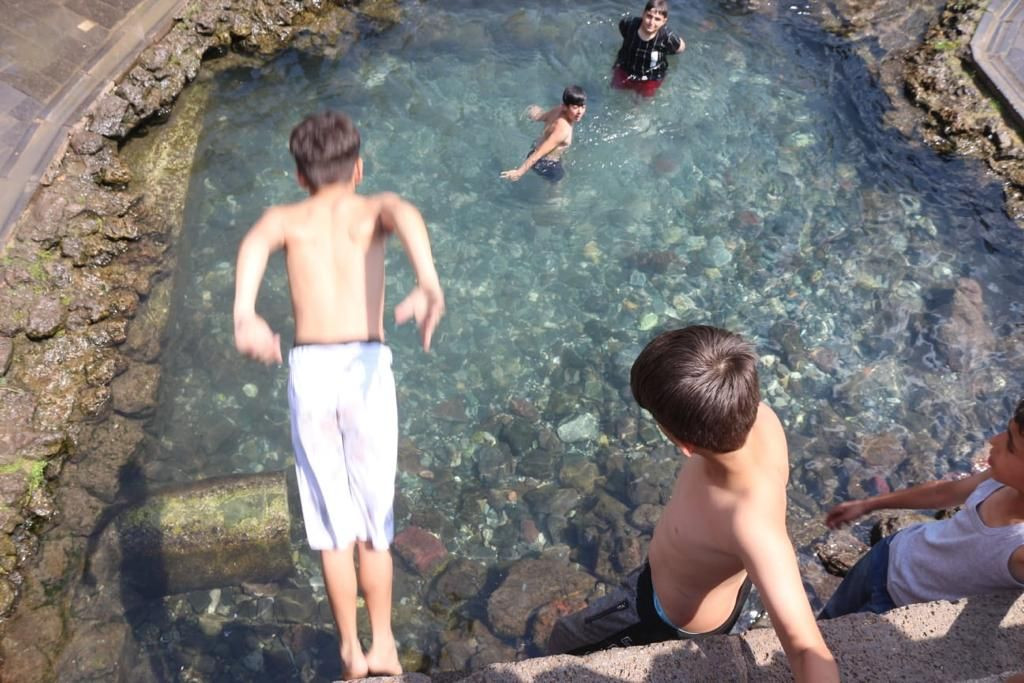 Çocuklar tehlikeye rağmen Anzele Suyu'nda serinliyor - Sayfa 4