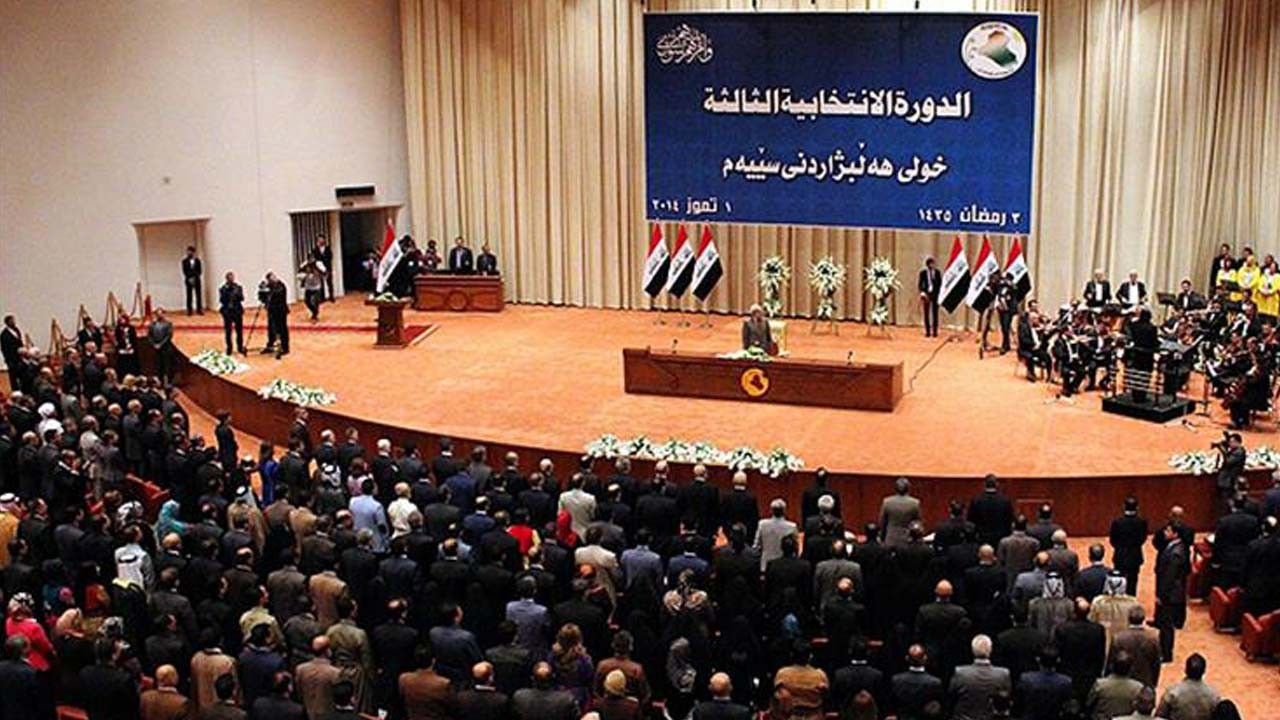 Irak parlamentosunda Sadr'a bağlı milletvekillerinden toplu istifa