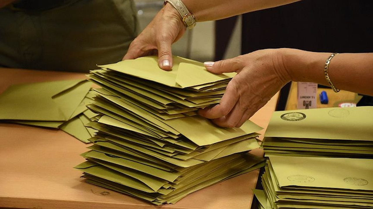 Kulat: AK Parti'de üçte bir oy kaybı net görülüyor