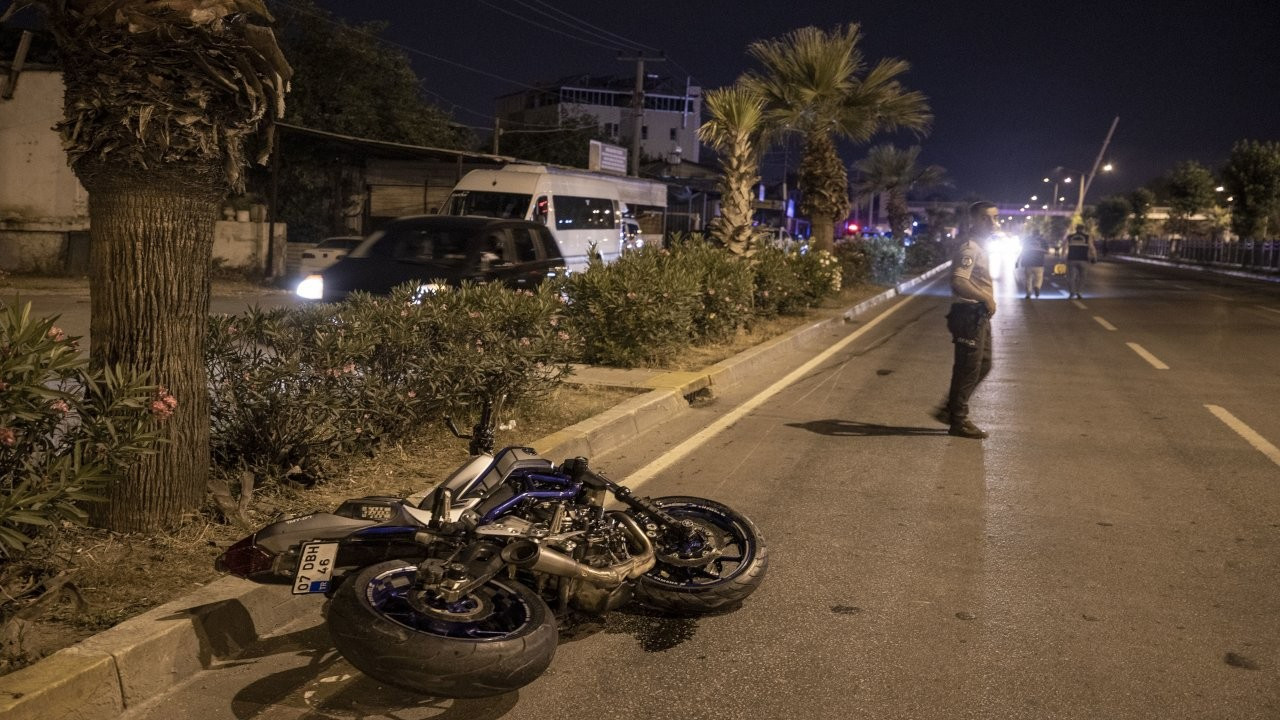 Antalya'da motosiklet kazasında 3 kişi öldü
