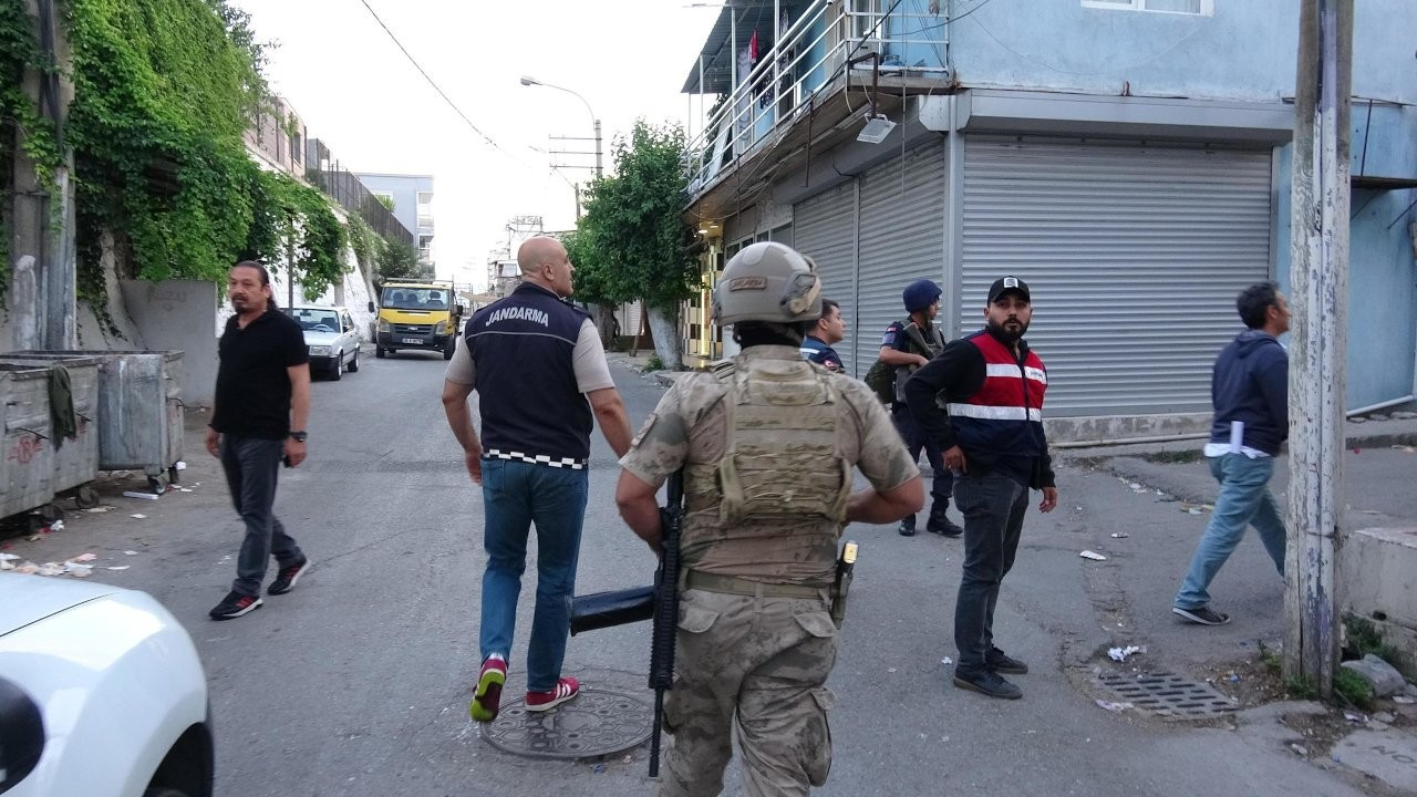 İzmir'de 'yeşil reçete' baskını: 25 gözaltı