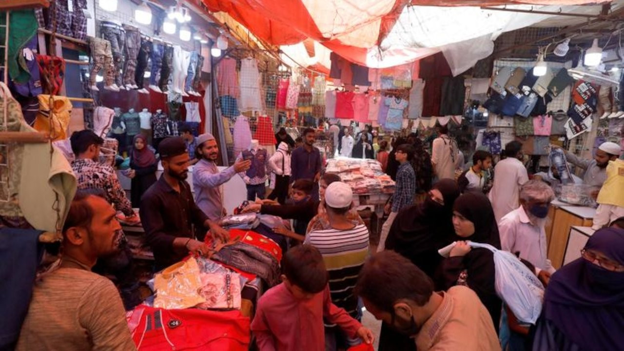 Pakistan'da ekonomik krize karşı 'az çay için' çağrısı