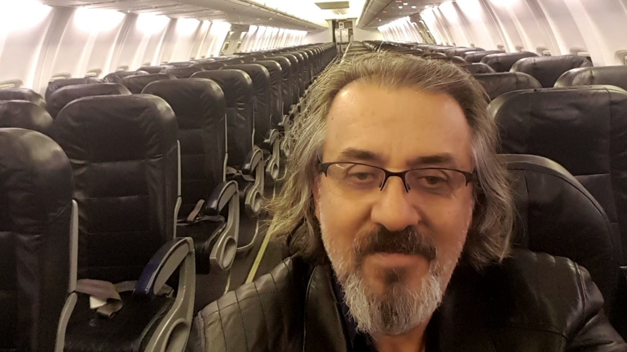 Ödüllü yazar Ethem Baran 189 kişilik uçakta tek başına uçtu