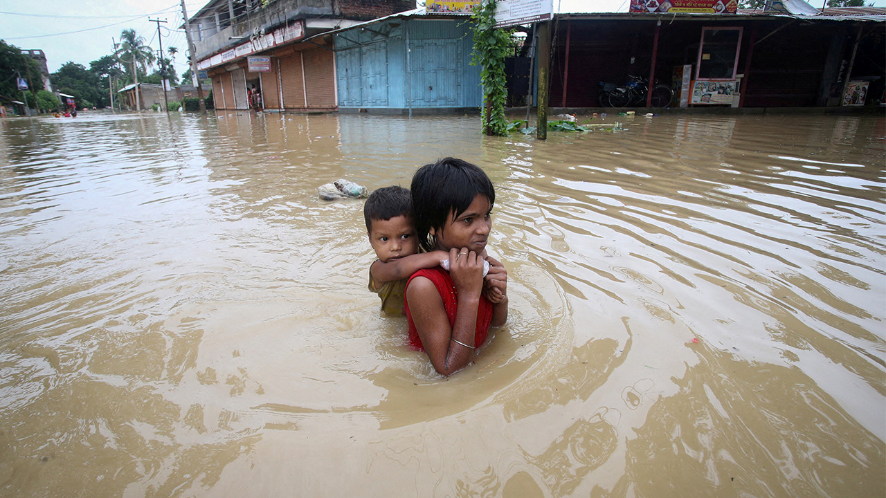 Hindistan ve Bangladeş'te sel: En az 28 kişi vefat etti
