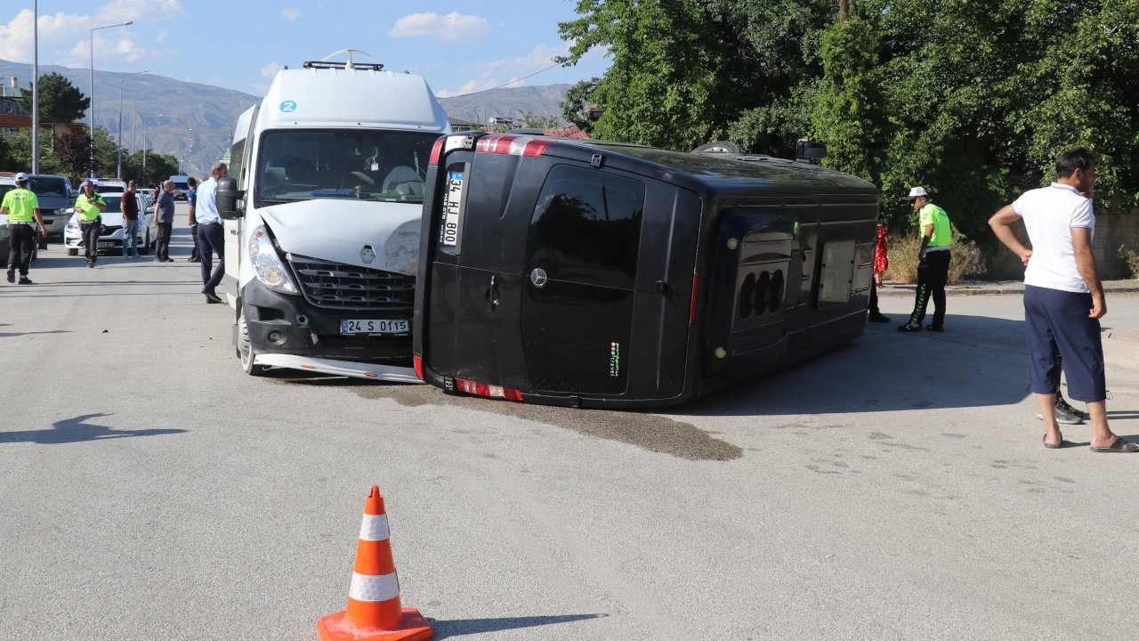 Erzincan'da trafik kazası: 7 kişi yaralandı