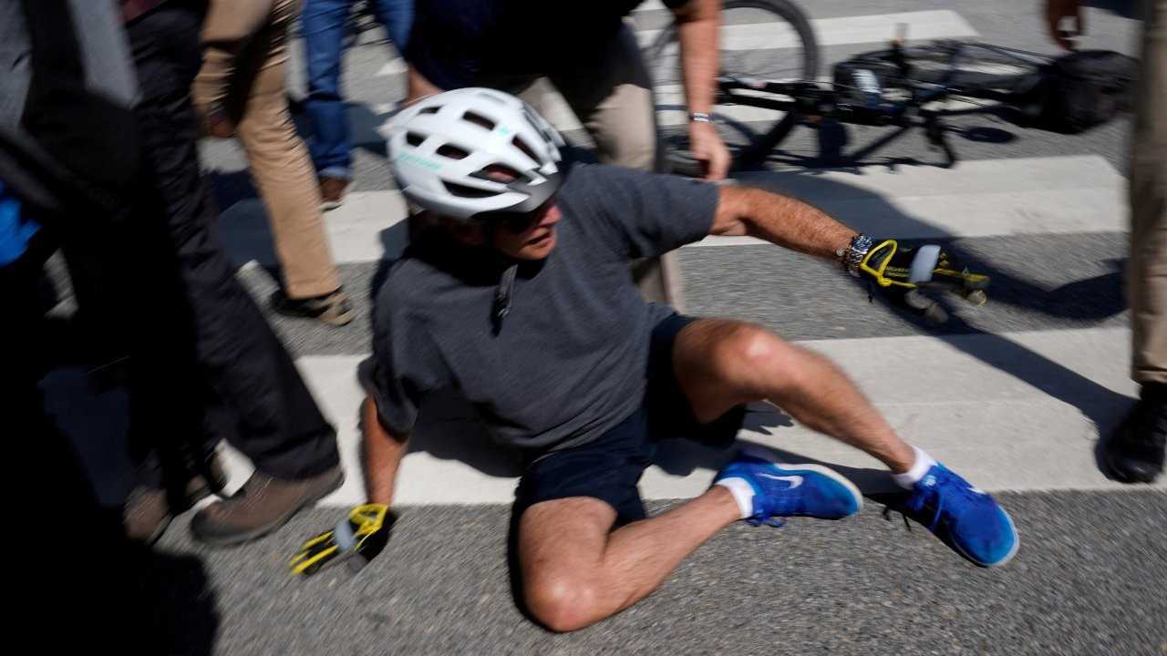 ABD Başkanı Joe Biden bisikletten düştü