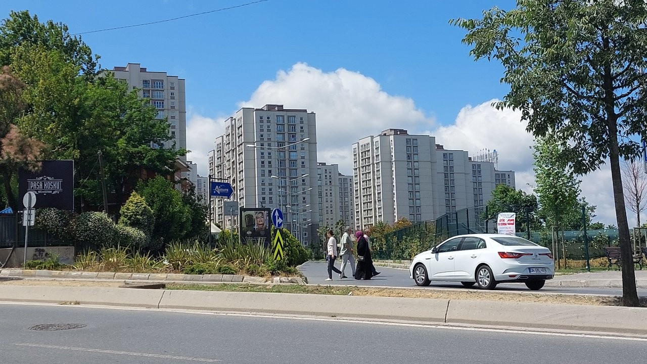 Evinin balkonundan düşen oyuncu Yonca Türkman hayatını kaybetti