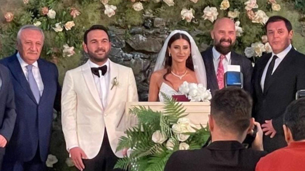 Arda Turan'ın kardeşi evlendi, Mehmet Ağar nikah şahidi oldu