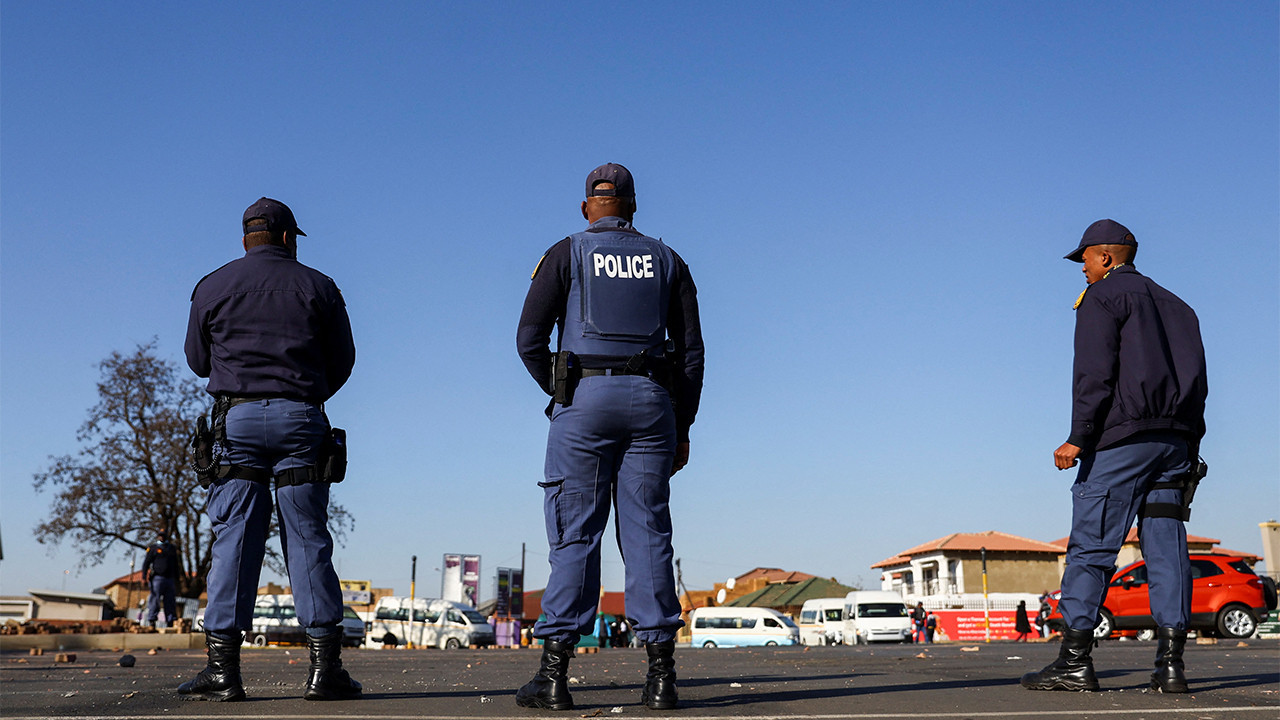 Güney Afrika'da polis, şüpheli sandığı 10 yaşındaki oğlunu vurdu