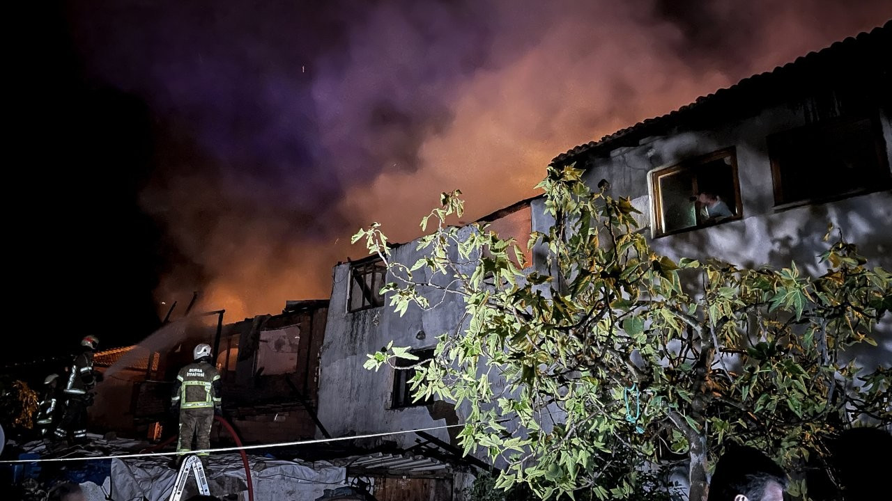 Bursa’da tekstil atölyesinde yangın: 3 ev zarar gördü