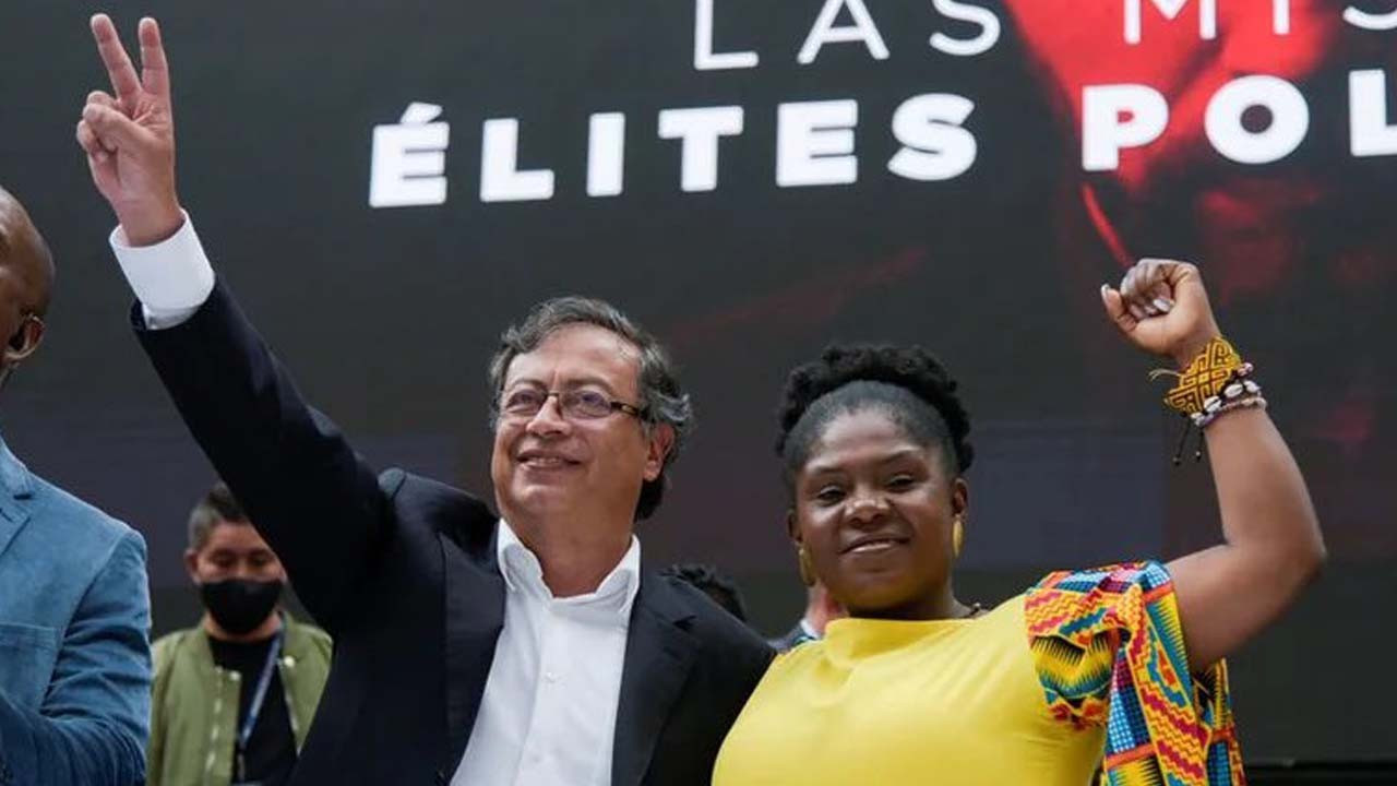 Kolombiya'da Petro'nun seçim zaferi kutlanıyor