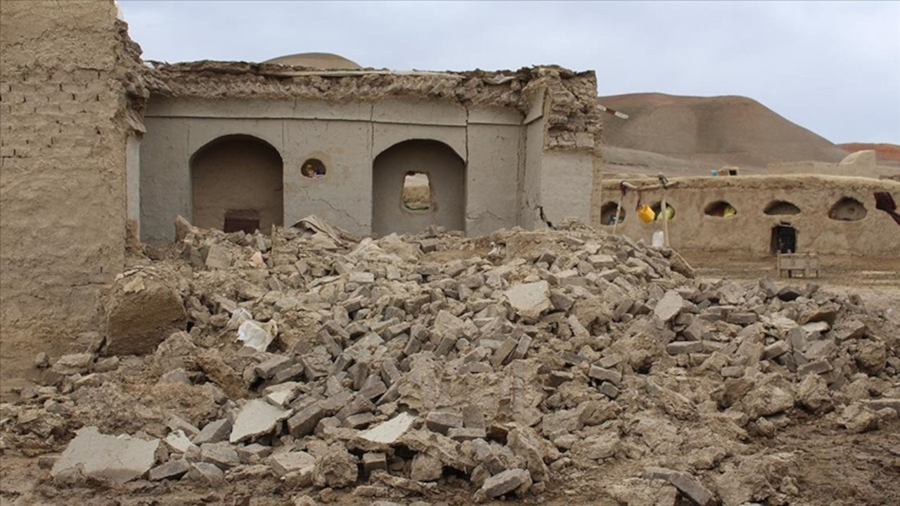 Afganistan'daki depremde en az 1000 ölü: 119 milyon kişi hissetti
