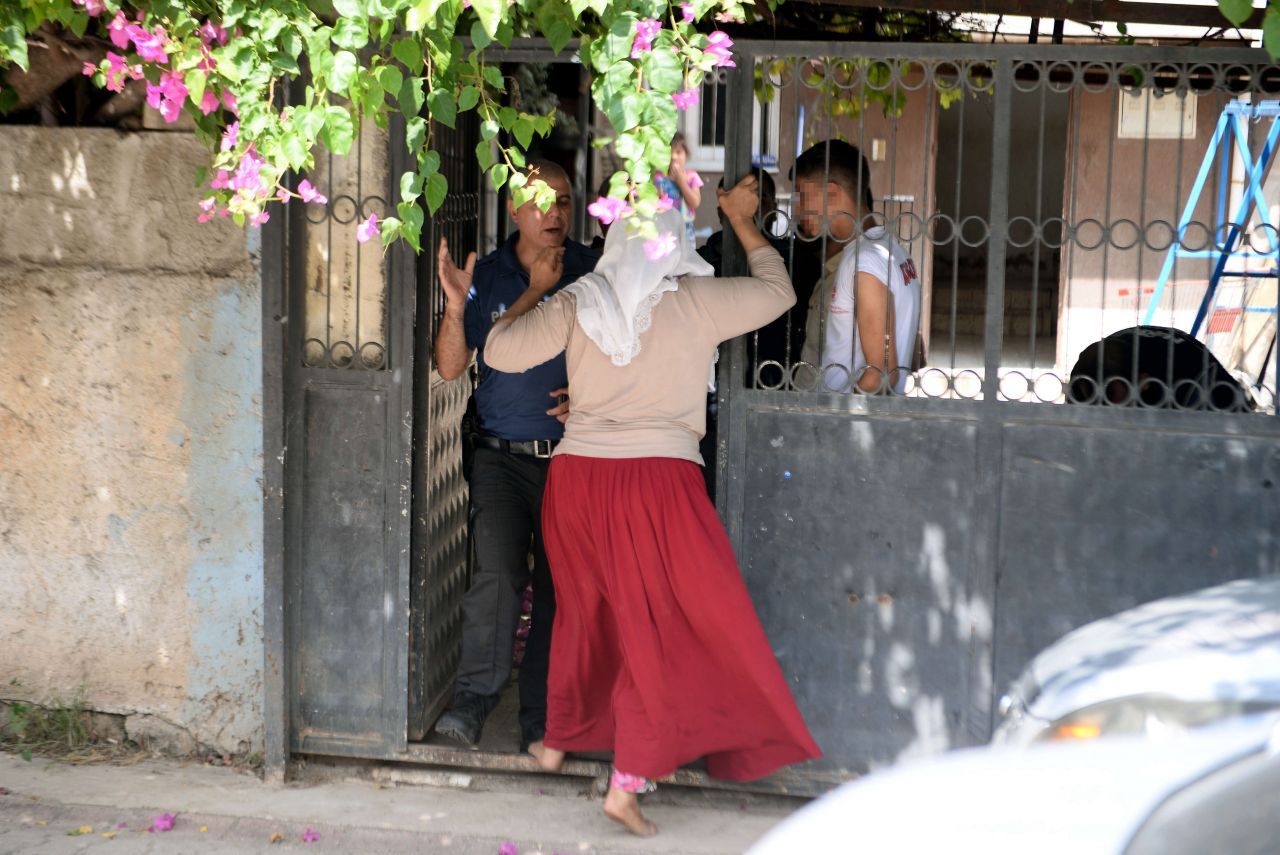 Adana'da ev baskınları: 199 kök Hint keneviri bulundu, 15 gözaltı - Sayfa 2
