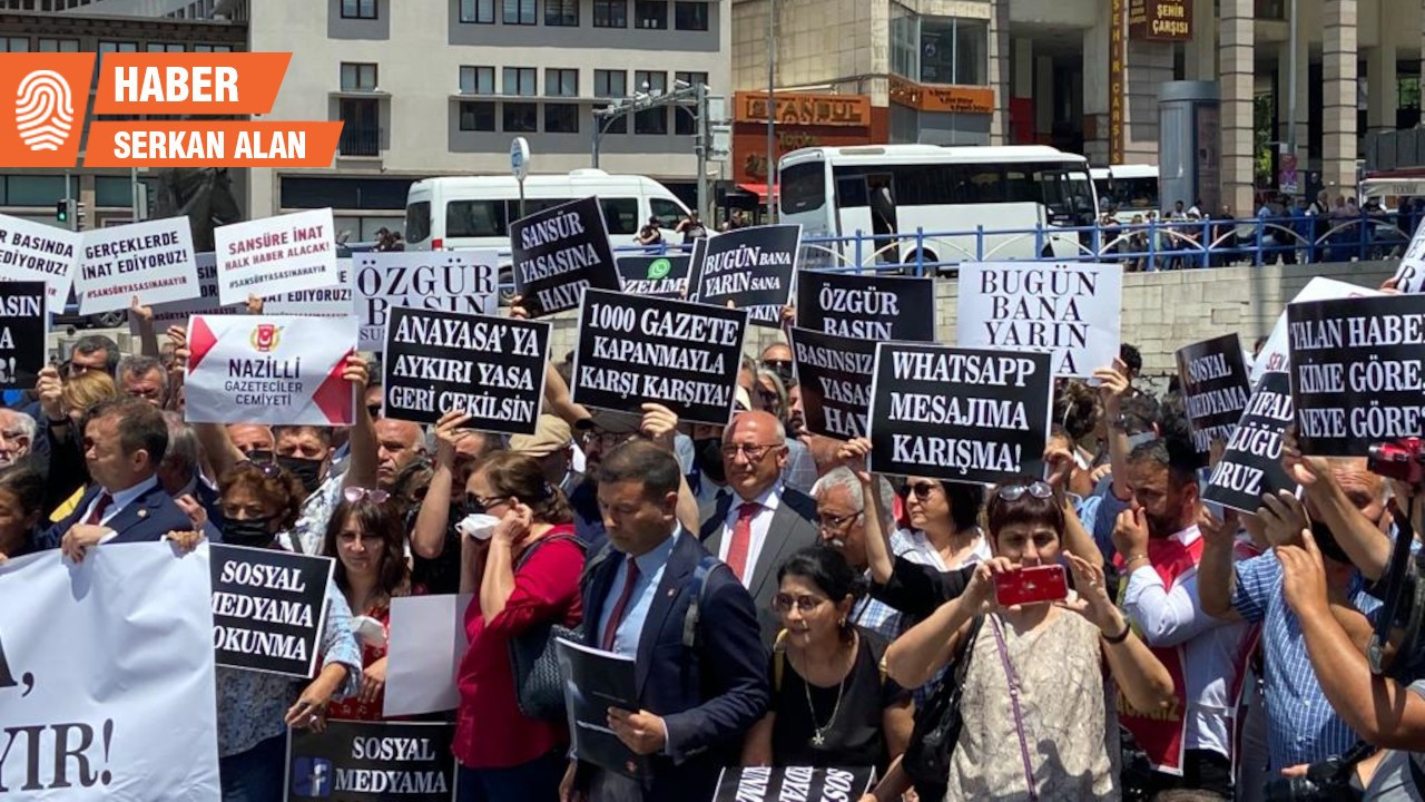 Gazeteciler ‘dezenformasyon yasasına’ karşı sokakta: Kahrolsun sansür
