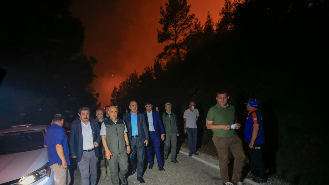 Bakan Kirişci Marmaris'te: Bizi çok endişelendirecek bir yangın değil