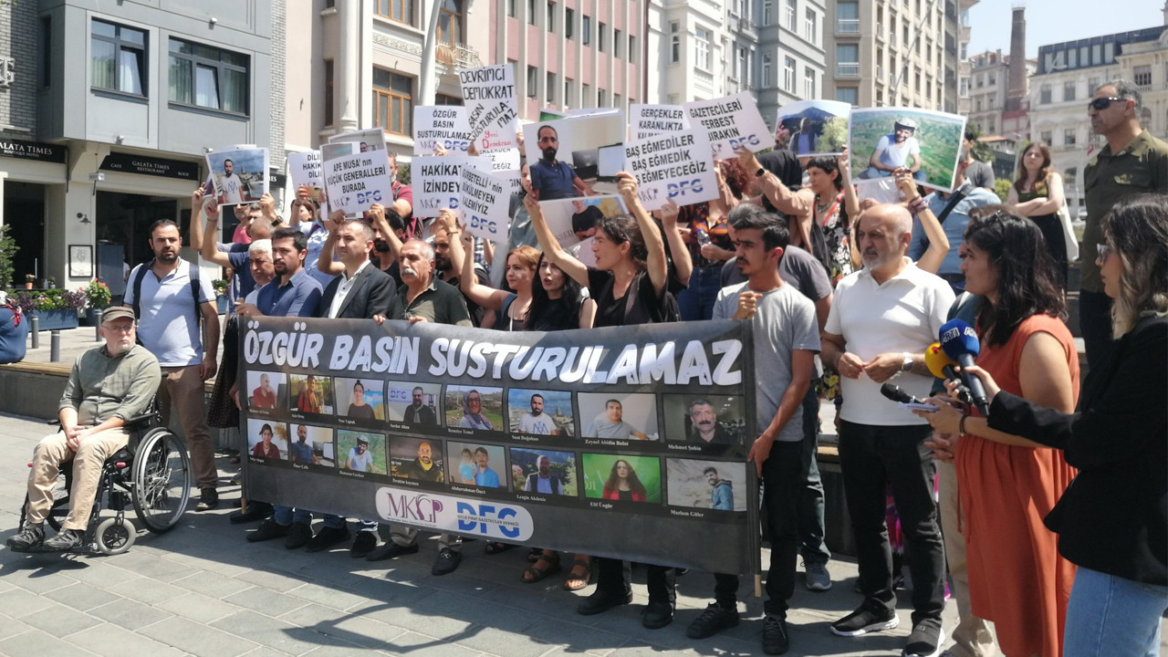 Tutuklanan gazeteciler için İstanbul'da eylem: Arkadaşlarımız gazeteci oldukları için tutuklandı