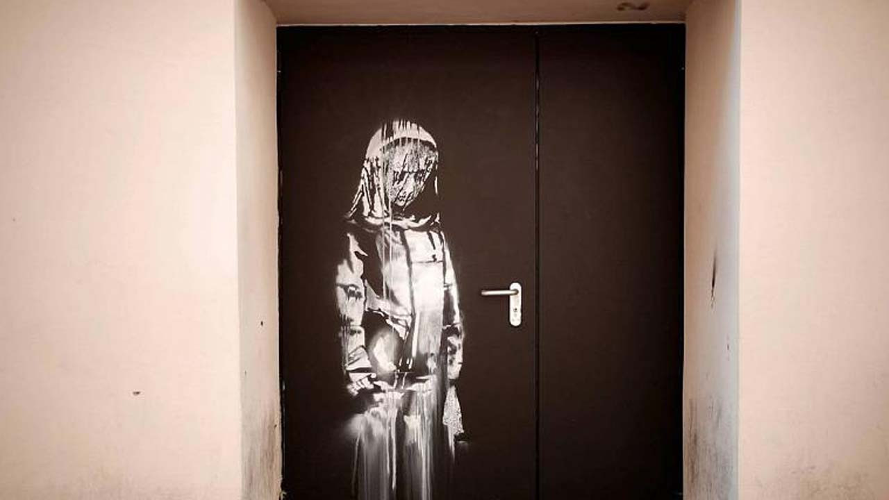 Banksy'nin 'Üzgün Genç Kız' eserini çalanlara hapis cezası