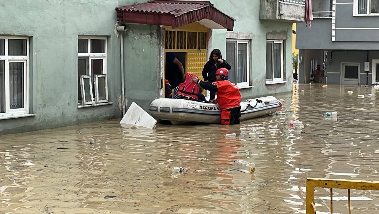 Zonguldak'ta şiddetli sağanak: Ev ve iş yerlerini su bastı - Sayfa 4