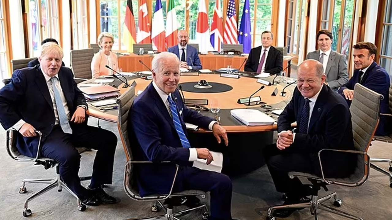 AFP: G7 liderleri öğle yemeğinde Putin'in ceketiyle dalga geçti