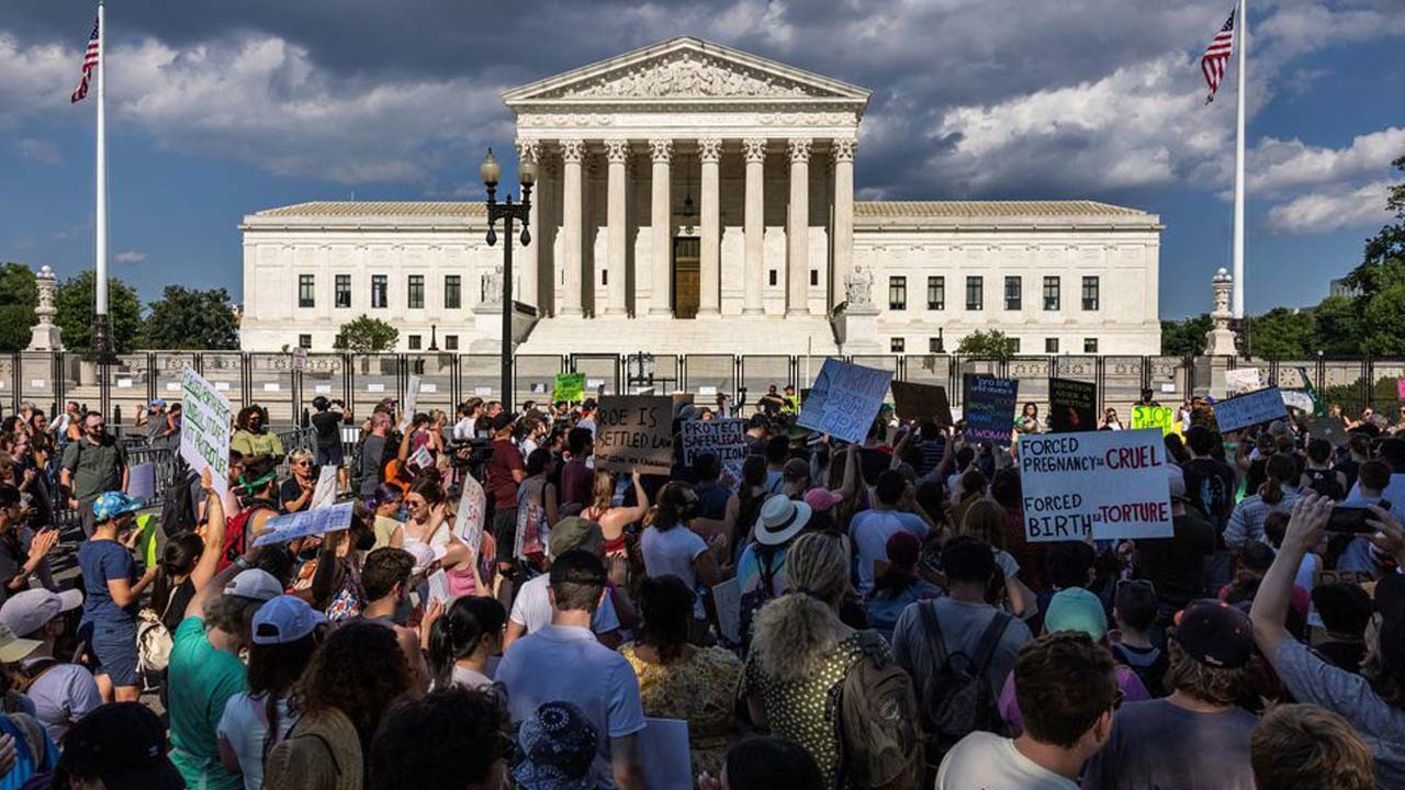 ABD'de kürtaj hakkını hedef alan mahkeme kararı protesto ediliyor