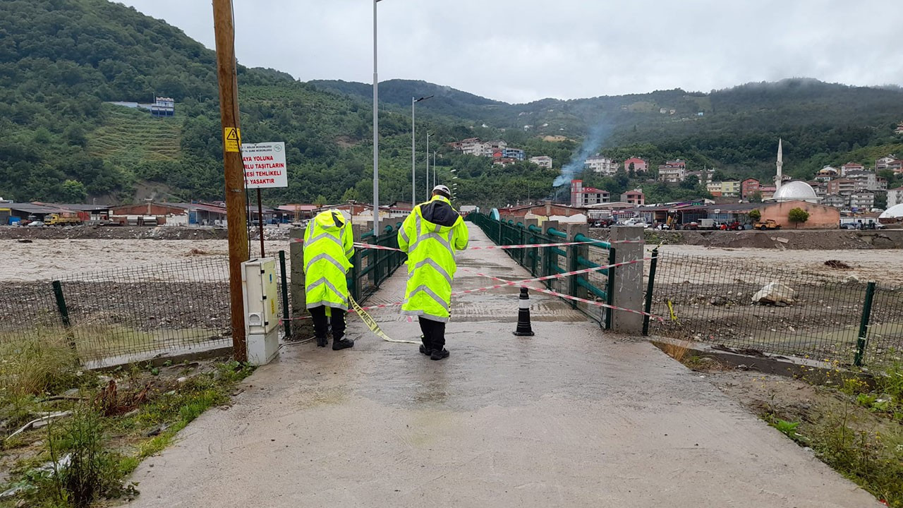 Sinop’ta dere taştı: 2021’de kurulan geçici köprüler ulaşıma kapandı