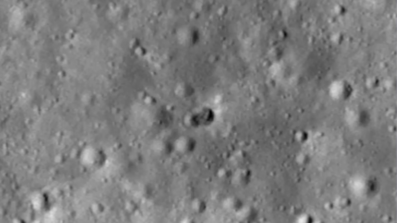 NASA: Ay'a çarpan roket krater açtı