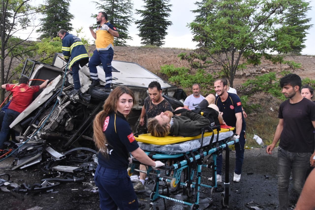 Fransız turistlerin karavanı otomobille çarpıştı: 5 ağır yaralı - Sayfa 4