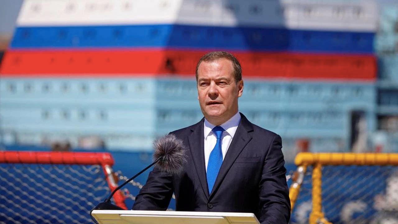 Medvedev: Yaptırımlar savaş nedeni olabilir