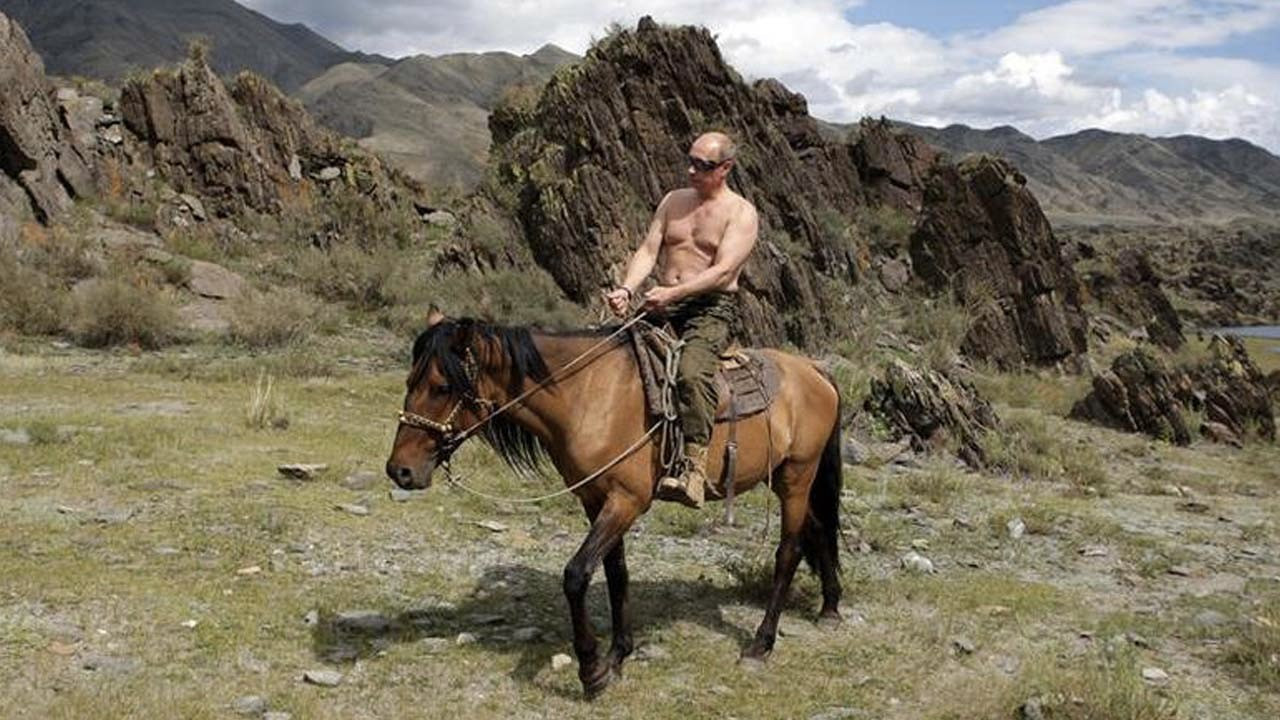 Putin'den ceketiyle dalga geçen Johnson'a: Soyunursa iğrenç görünür