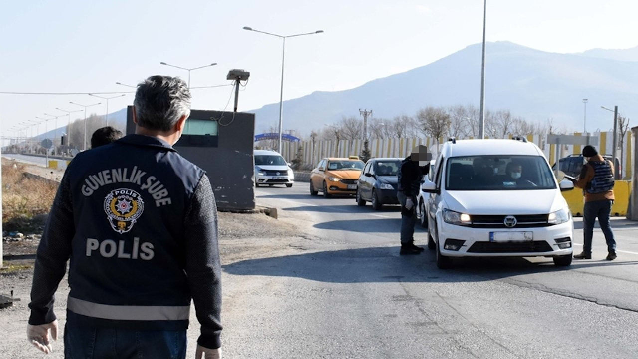 AK Partili eski vekile polis şiddeti iddiası: Yüzüstü yere yatırıldı