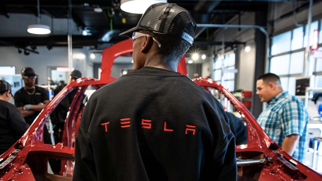 Tesla en kötü yıllık kapanışa doğru ilerliyor