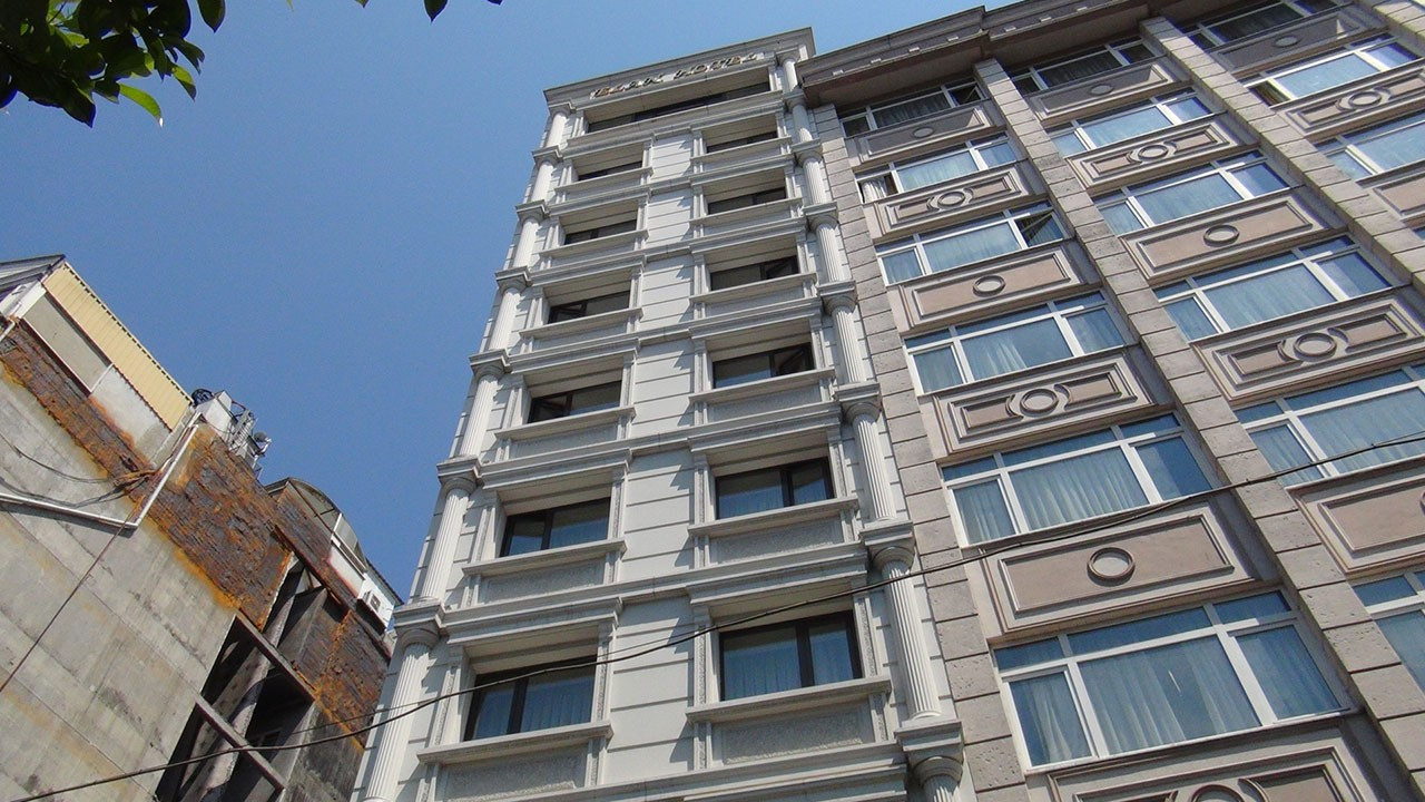 Beyoğlu'nda otelde şüpheli ölüm: 8'inci kattan düştü