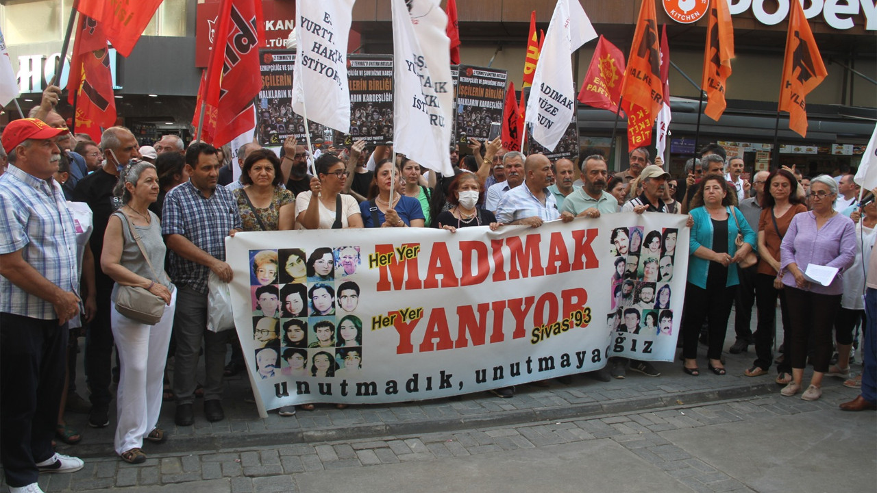 Sivas Katliamı'nda katledilenler İzmir'de anıldı