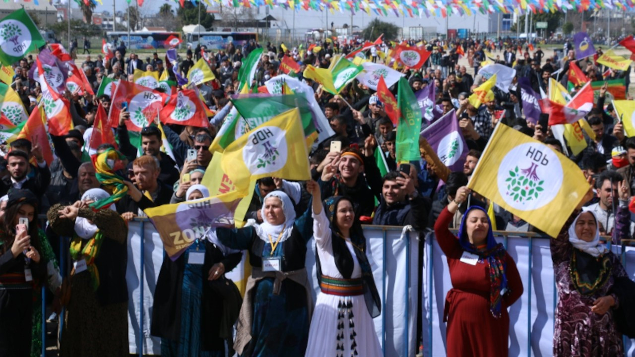 HDP sahaya iniyor: İstanbul ve Diyarbakır'da miting