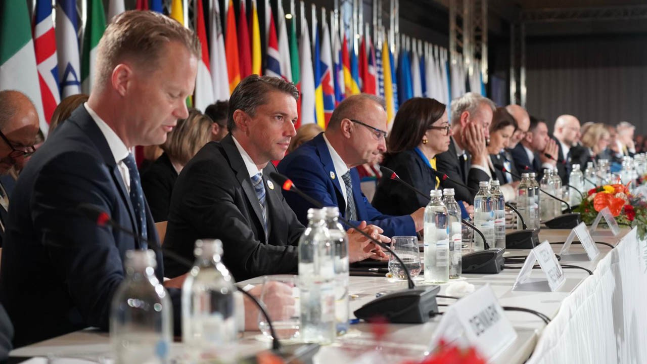 İsviçre'de Ukrayna'nın yeniden inşası tartışılıyor