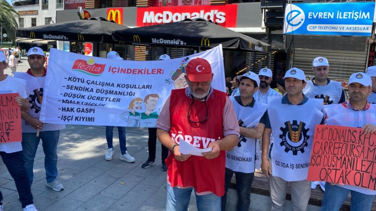 Lezita işçileri McDonald's önünde: Eylemlerimizi Türkiye'ye yayarız